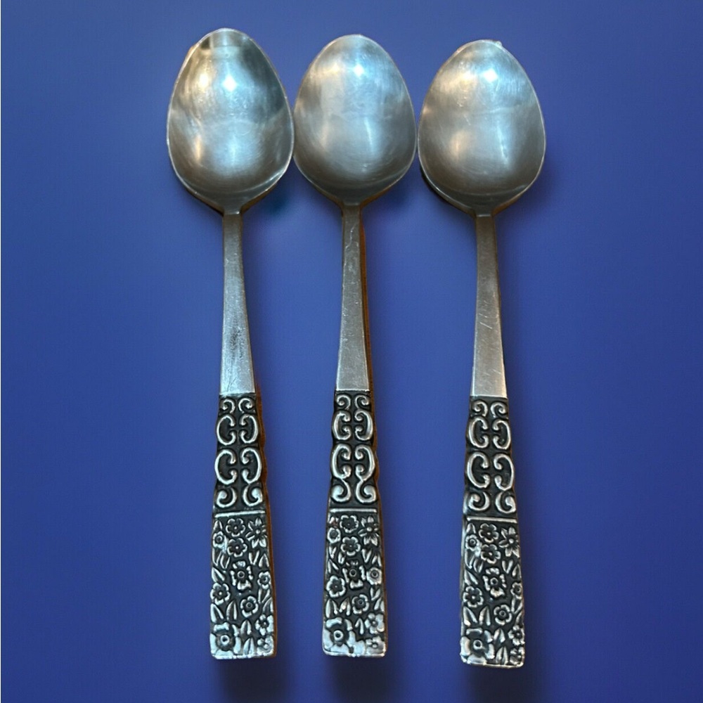 3 Japan Stainless Teaspoons Flatware UNF199 Unknown Pattern 3 Teaspoons